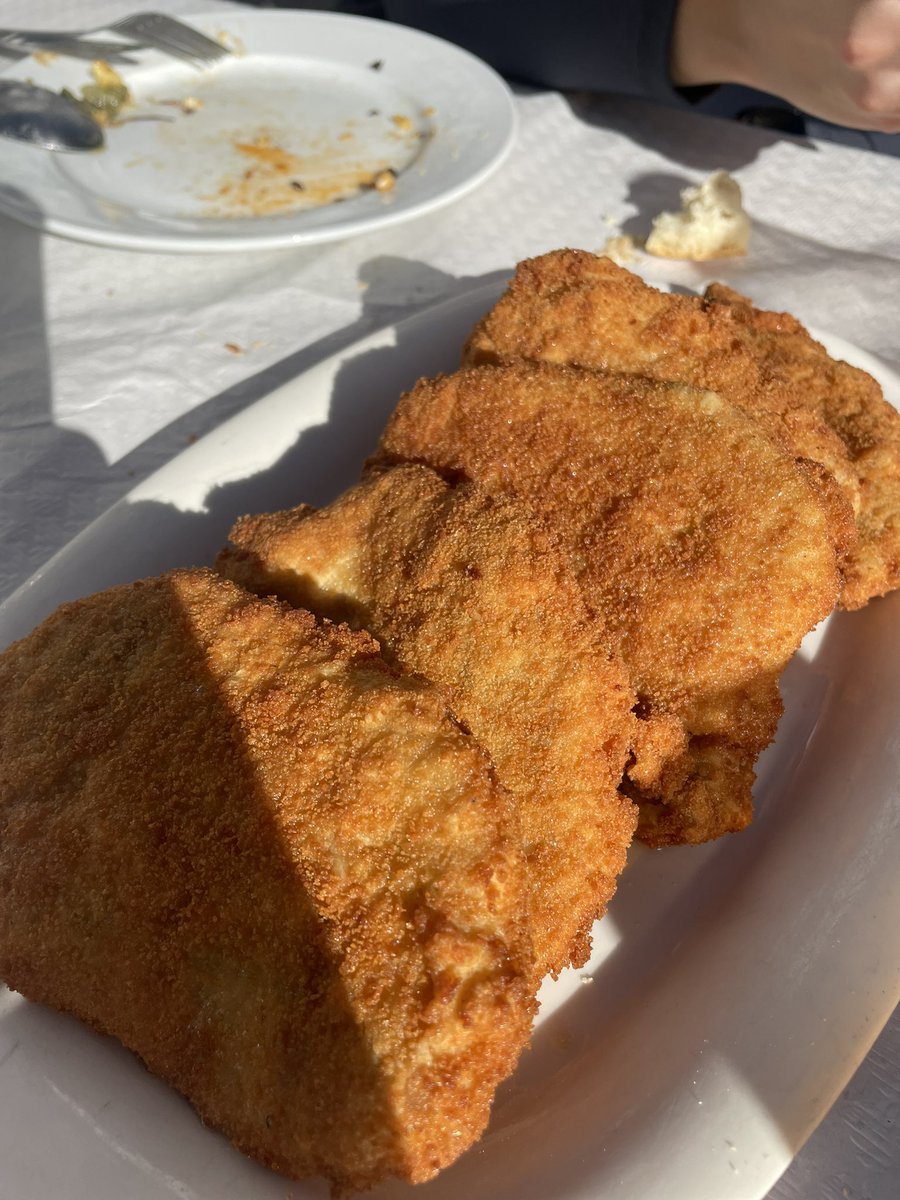 Acabo de descubrir este sitio en Pinos Genil: “Restaurante Los Cazadores” 
DE LO-COS 🤤😮‍💨