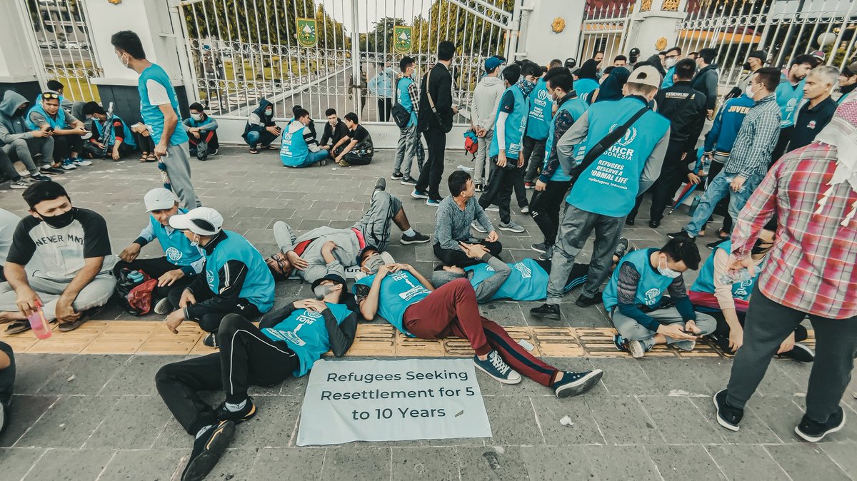 #End12yearsInLimbo_Indonesia
Refugees in Indonesia suffer from mental and physical problems. Please help the refugees to be resettled.