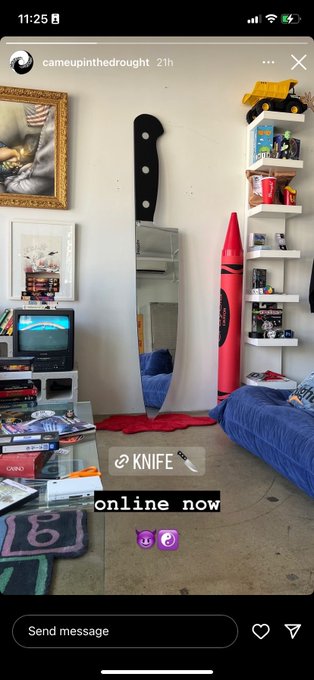 my mirror pics would look so much better with a knife mirror, so who&rsquo;s buying it for me 😌 https://t.