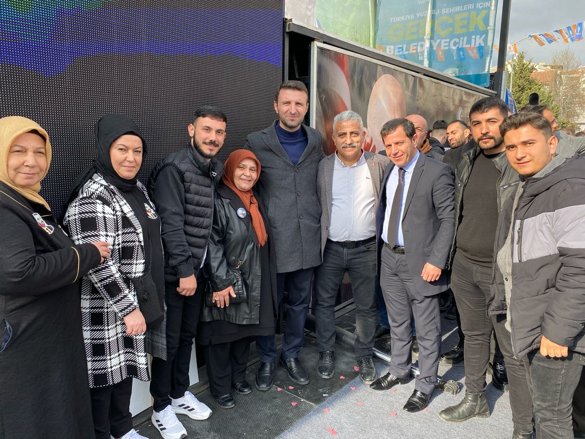 AkKuscagizResmi's tweet photo. Keçiören Seçim Koordinasyon Merkezi Açılışına Mahalle Teşkilatımız ile Birlikte Katılım Sağladık
@hakanhanozcan 
@hakanarol 
@AkpartiAnkara 
@turgutaltinok06 
@zafercoktan 
@AKadirkarapinar 
@AkKeciorenResmi https://t.co/KvTp6JJ1Aa