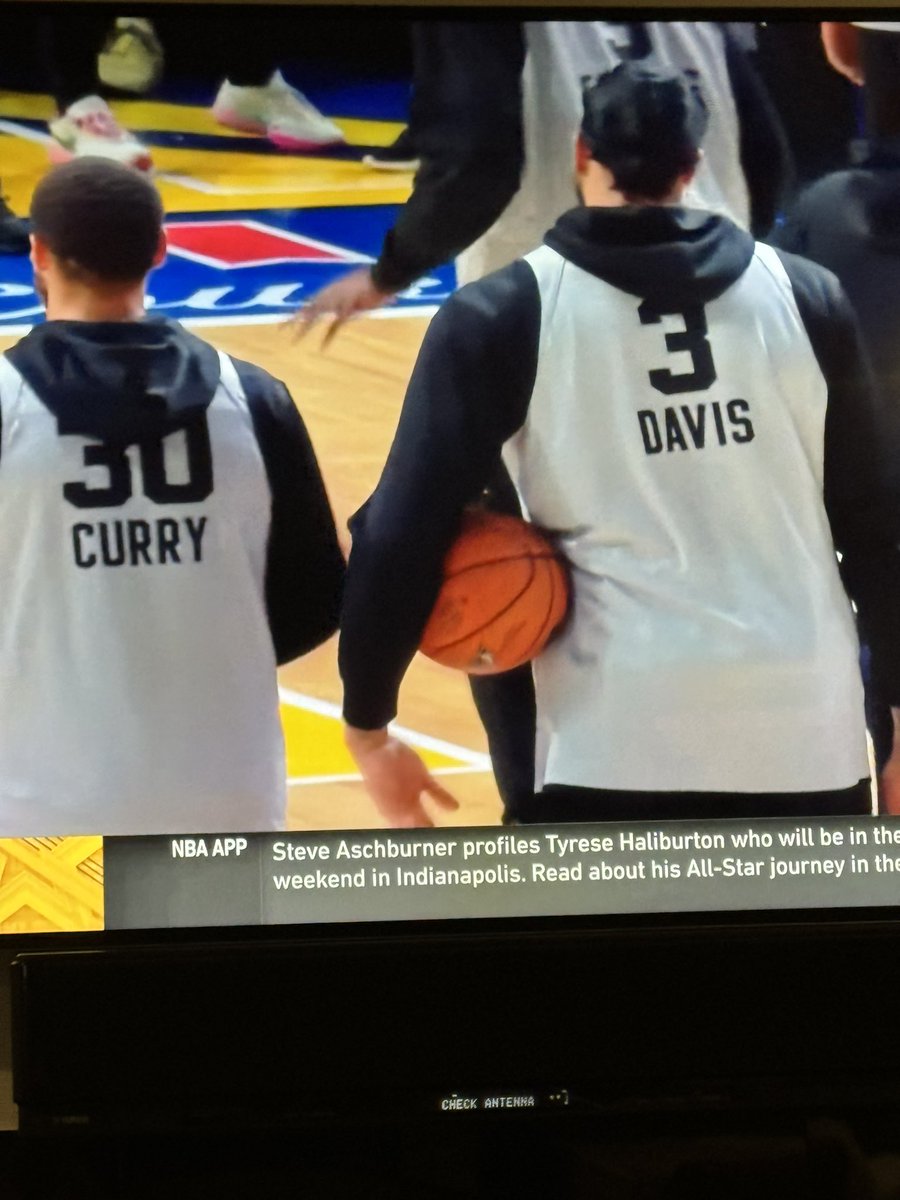 Pretty cool watching @NBAAllStar practice on @NBATV