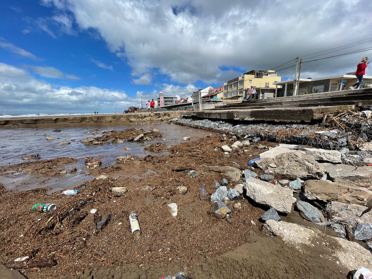 Las obras de defensa de Costa de los últimos 20 años han sido llevadas a cabo sin contemplar las consecuencias ambientales que traerían aparejadas generando aún mas erosion.
Desde nuestro lugar hemos realizado varias presentaciones en el Honorable Concejo Deliberante respecto al