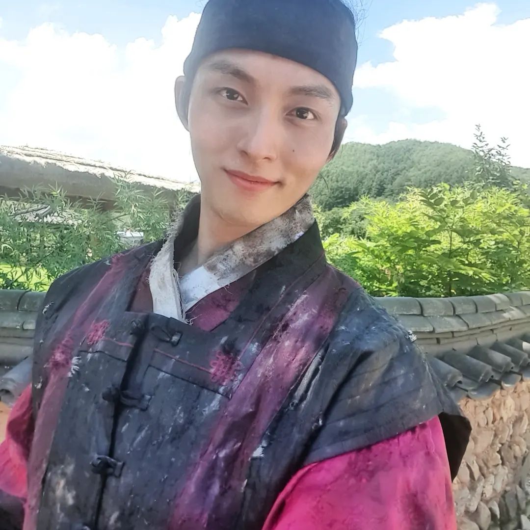 wHOLYRAINw's tweet photo. 첫 공중파 드라마 축하하고 좋은 연기 보여줘서 고마워요:) https://t.co/AjhCAw2SCT