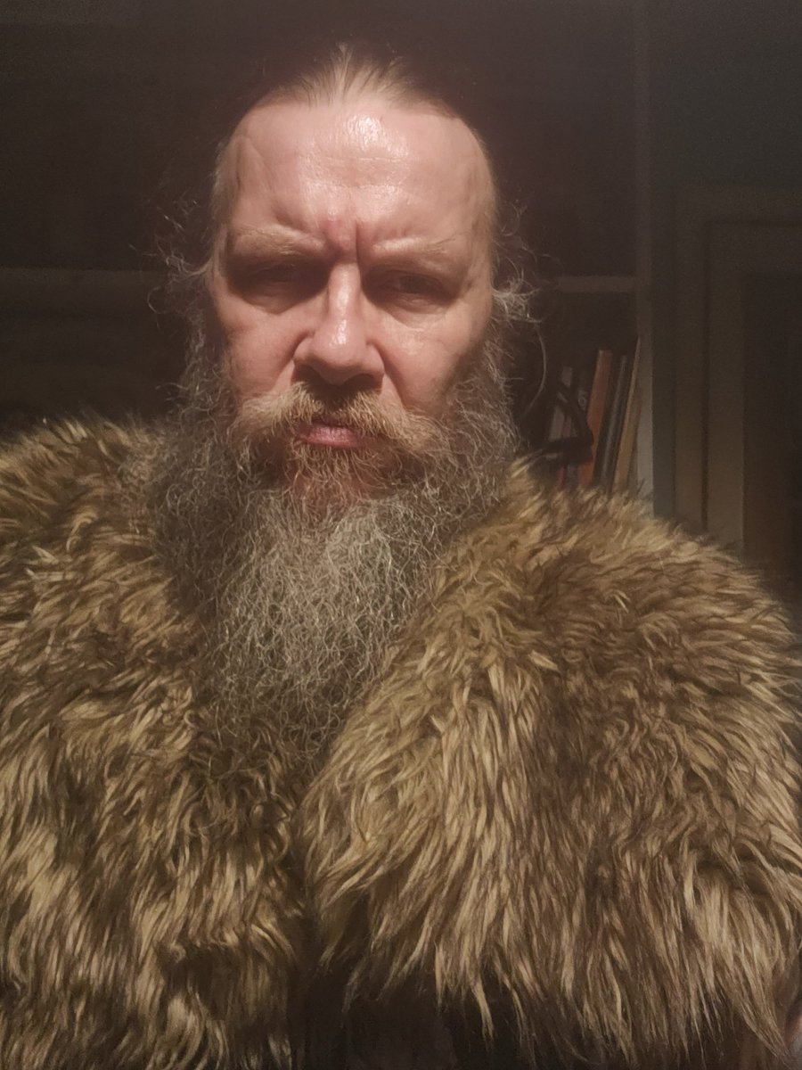 whitedruid3's tweet photo. Watching lord of the rings, dress appropriately.... https://t.co/Do7Dw019pM