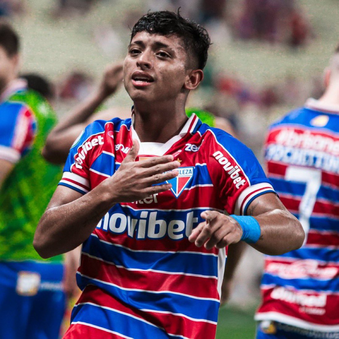 SoccerDataVEN's tweet photo. 🚨ATENCIÓN🚨

Kervin “Tuti” Andrade fue escogido como el MEJOR JUGADOR JOVEN DEL MES en el fútbol brasileño

Este fue el rendimiento del Venezolano en el último mes: 

🅰️⚽️🆚 River (🇧🇷) 
      ➖🆚 CRB
      ➖🆚 Ferroviario 
      ➖🆚 América RN 
      🅰️🆚 Iguatu  
      🅰️🆚 Barbalha 
      ⚽️🆚 Horizonte 
     
👀OJO: Es el jugador U20 con más GOLES GENERADOS EN EL FÚTBOL PROFESIONAL BRASILEÑO

🎰@kingdeportes_ve 
🦅@finexitus