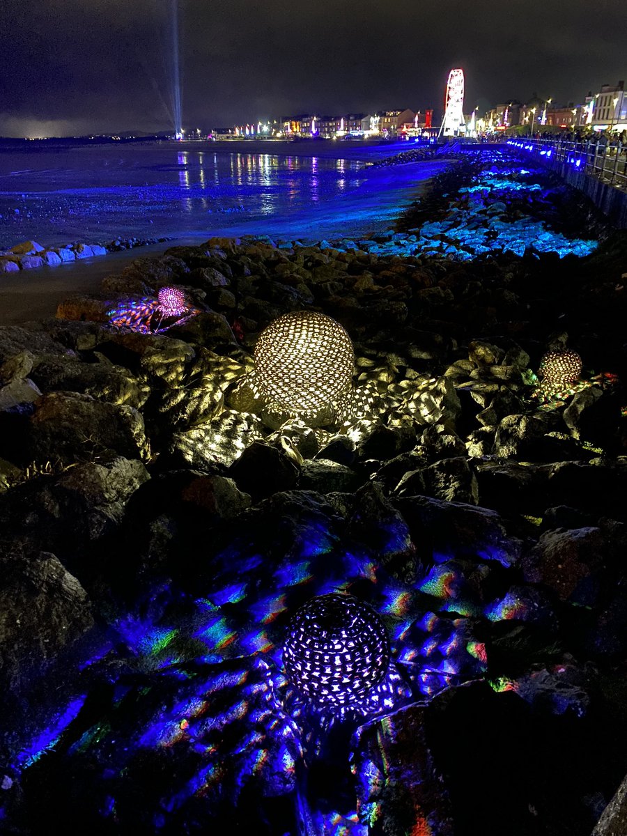 morecambe_bay's tweet photo. 👀More lights in Morecambe. #baylight https://t.co/TULeczTMlw