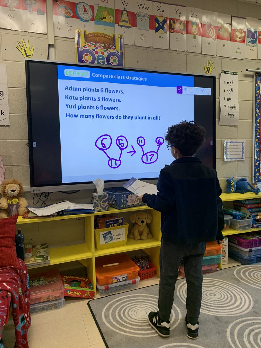 StaciGibby's tweet photo. @iReady Sweetwater Primary students learning and sharing multiple strategies and solution paths. 👏 https://t.co/pB1pLJyuPc