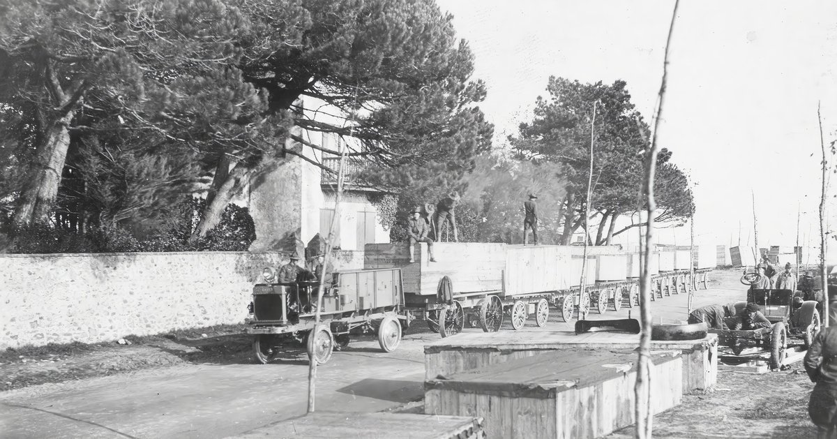 RocherTony's tweet photo. 18 novembre 1917 à Saint Nazaire, Boulevard Albert 1er. Photo noir et blanc. https://t.co/wwuUF8pc0V