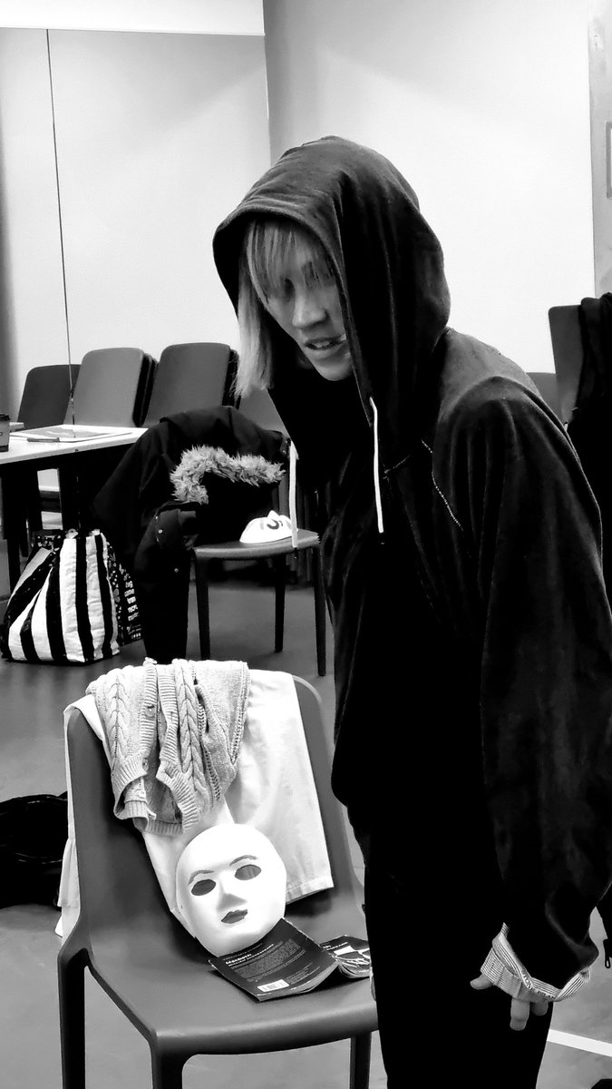 working_action's tweet image. How can we bring fresh insight and empathic understanding to well-known plays and characters? 

Here&apos;s @JessKinsey4 exploring the &apos;many selves&apos; of Lady Macbeth in our latest #ACTforActing workshop:

ACTing out the contrasts and conflicts that exist within the character.