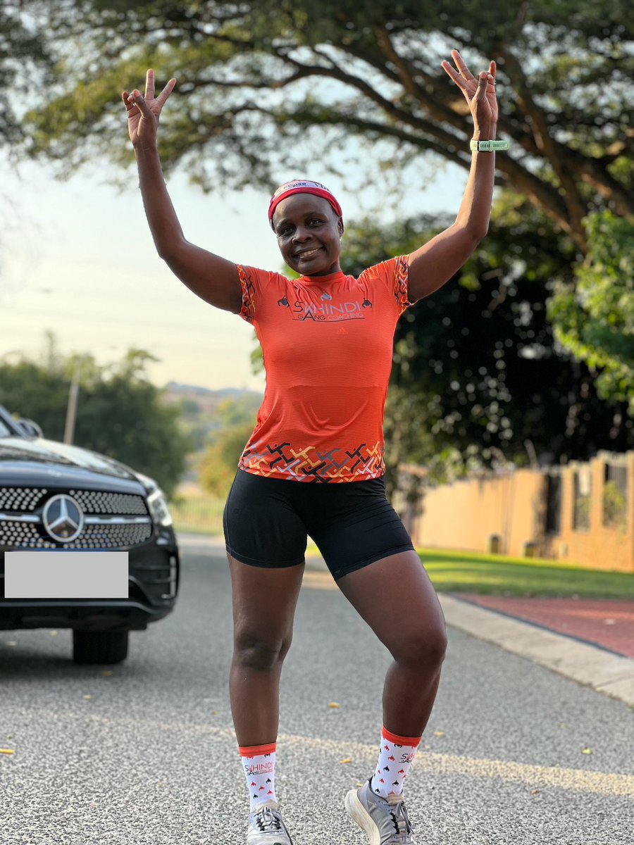 White or Orange Tee 

#RunningWithTumiSole #Skhindigang