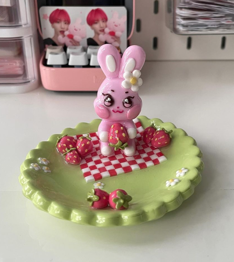 ichigowashi's tweet photo. @KindredAnon mostly trinket dishes and earrings, also some key rings, hair clips and pins 🥹 all mostly ateez themed hehe! things like this ❤️ (my ig is https://t.co/NoVJYnslA2 i upload pretty much everything on there too) https://t.co/LkMxw0g3y6