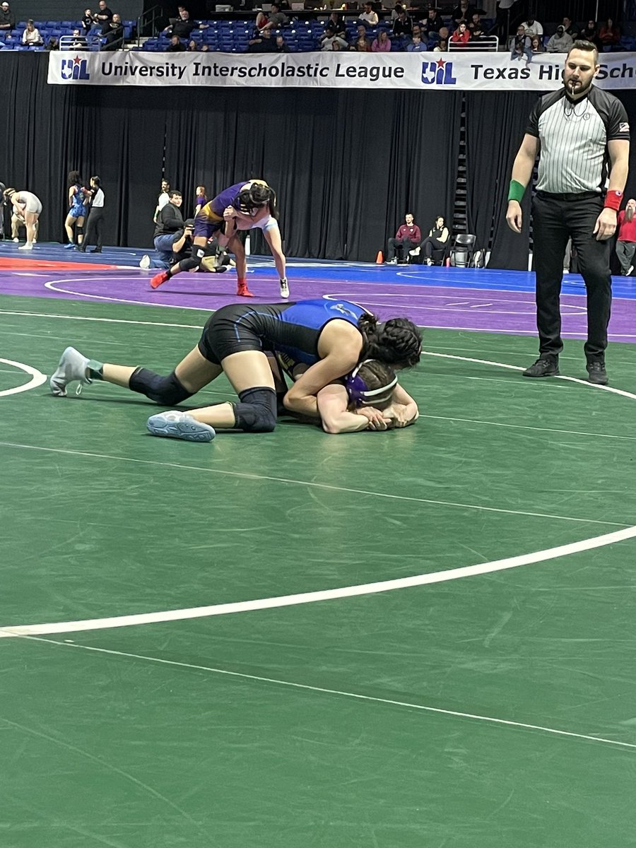 Freshman Aniz Ramirez wins by decision in the Semis and advances to the #UILState Finals! #believe #EFND @Mr_B_Johnson @CoachGriffGHS @CoachFarney @CoachDean_GISD