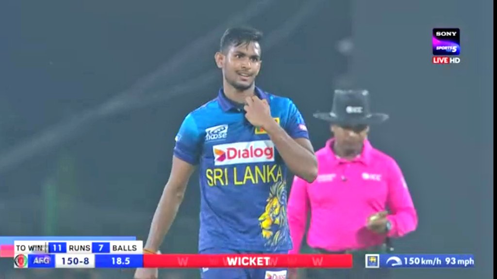 Crick_logist's tweet photo. 150kmph Yorker straight into stumps.
Excellent penultimate over by pathirana but what the hell Naveen was thinking moving away to play Yorker 🤣🤣🤣
#SRIVSAFG https://t.co/c4dF91f6F6