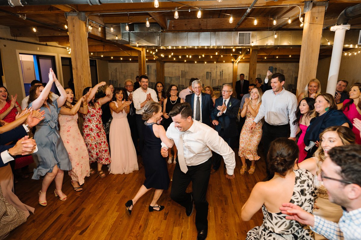 Weekend vibes all the way 💃🕺✨

📸 Candace Sims Photo

#lacunaevents #lacunalofts #chicagoeventvenue #chicagowedding #weddingday #chicagobride #saturdaynight