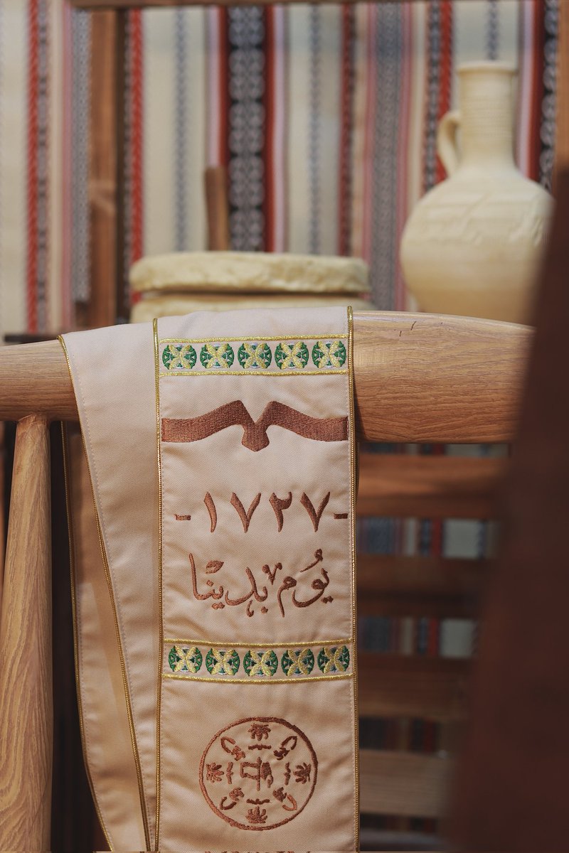 boxes_of_'s tweet photo. "كفاح أجدادنا .. وهمّة أحفادنا"

وشاح ثروة يُجسد الثروة التُراثية بـ نقشة حساوية، ألوان متناسقة ، و تطريز دقيق 🌴🪡!

#صناديق_الابتكار #صناع_التجربة #وشاح_ثروة https://t.co/piuLFHPx2a