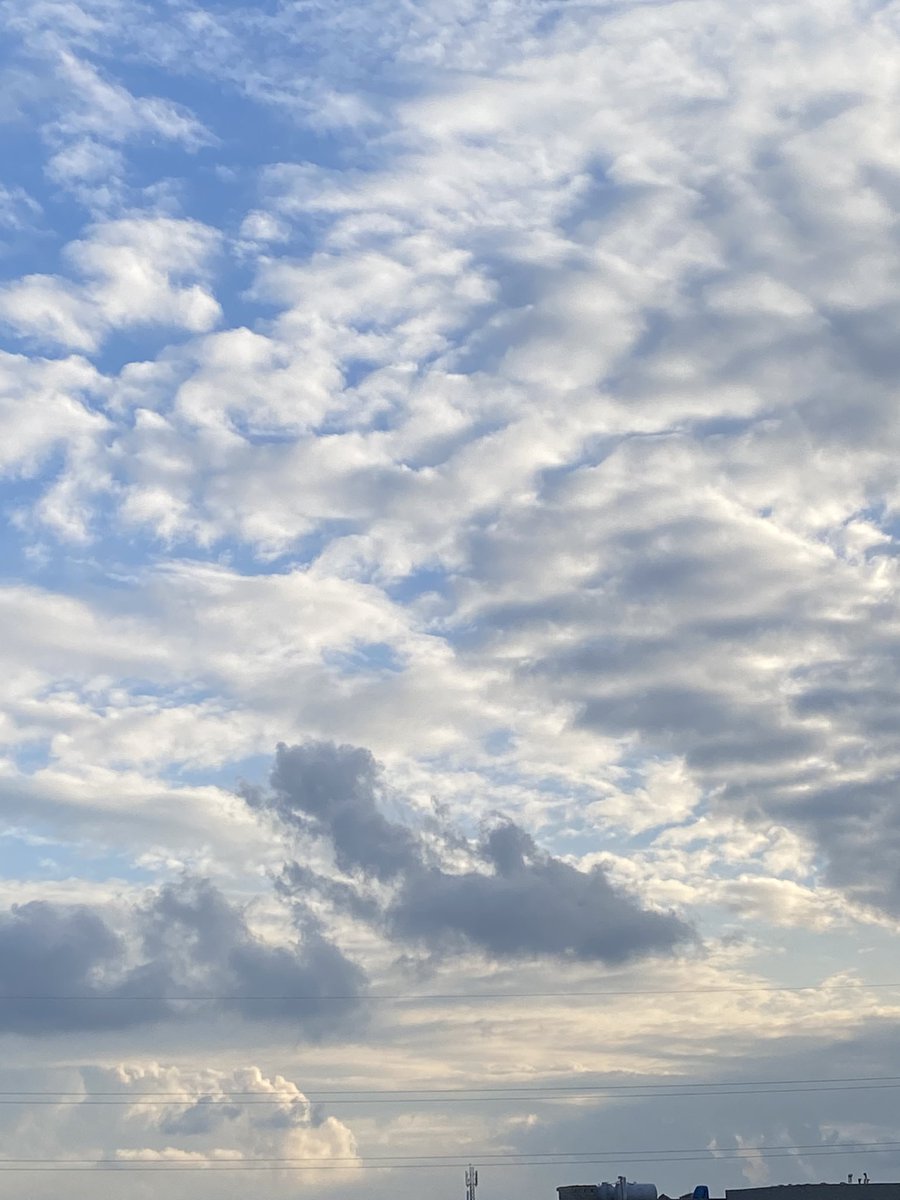 llole_05's tweet photo. Love Sky ☁😍 https://t.co/7dDxbSZUZj