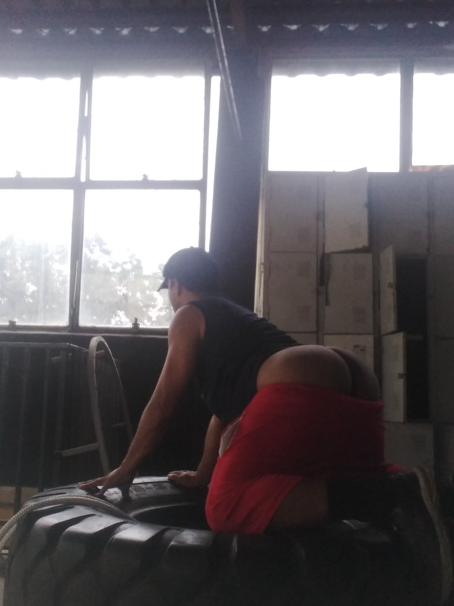 Já repararam em como esse pneu é grande?🚜😂