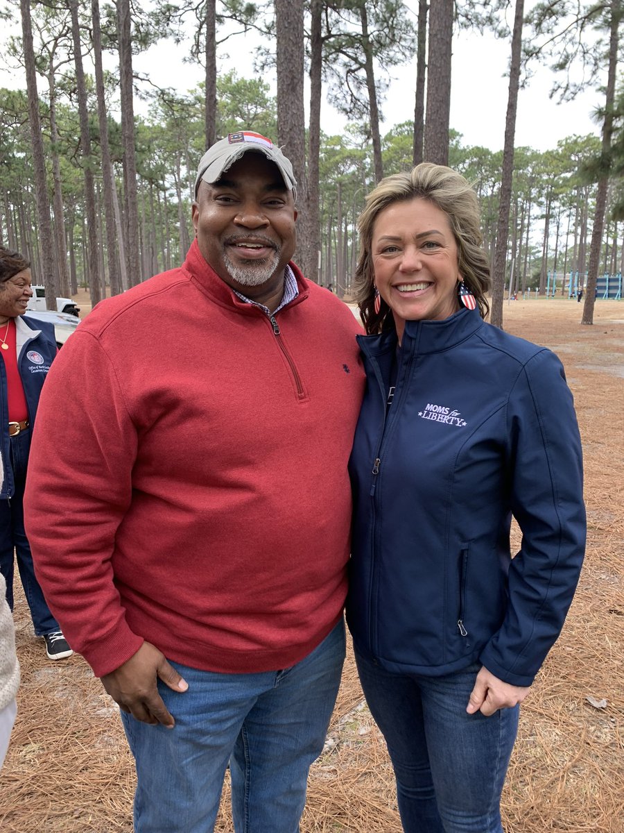 NHCMoms4Liberty's tweet photo. I am proud to fight for LIFE along side @NCRTL & our next NC Governor, the defender of LIFE, Parent’s Rights & our 2nd Amendment, the amazing
@markrobinsonNC !
@March_for_Life @Moms4Liberty
#ProLife #MarchForLife
#KeepHeartsBeating https://t.co/FWBex1mwkU
