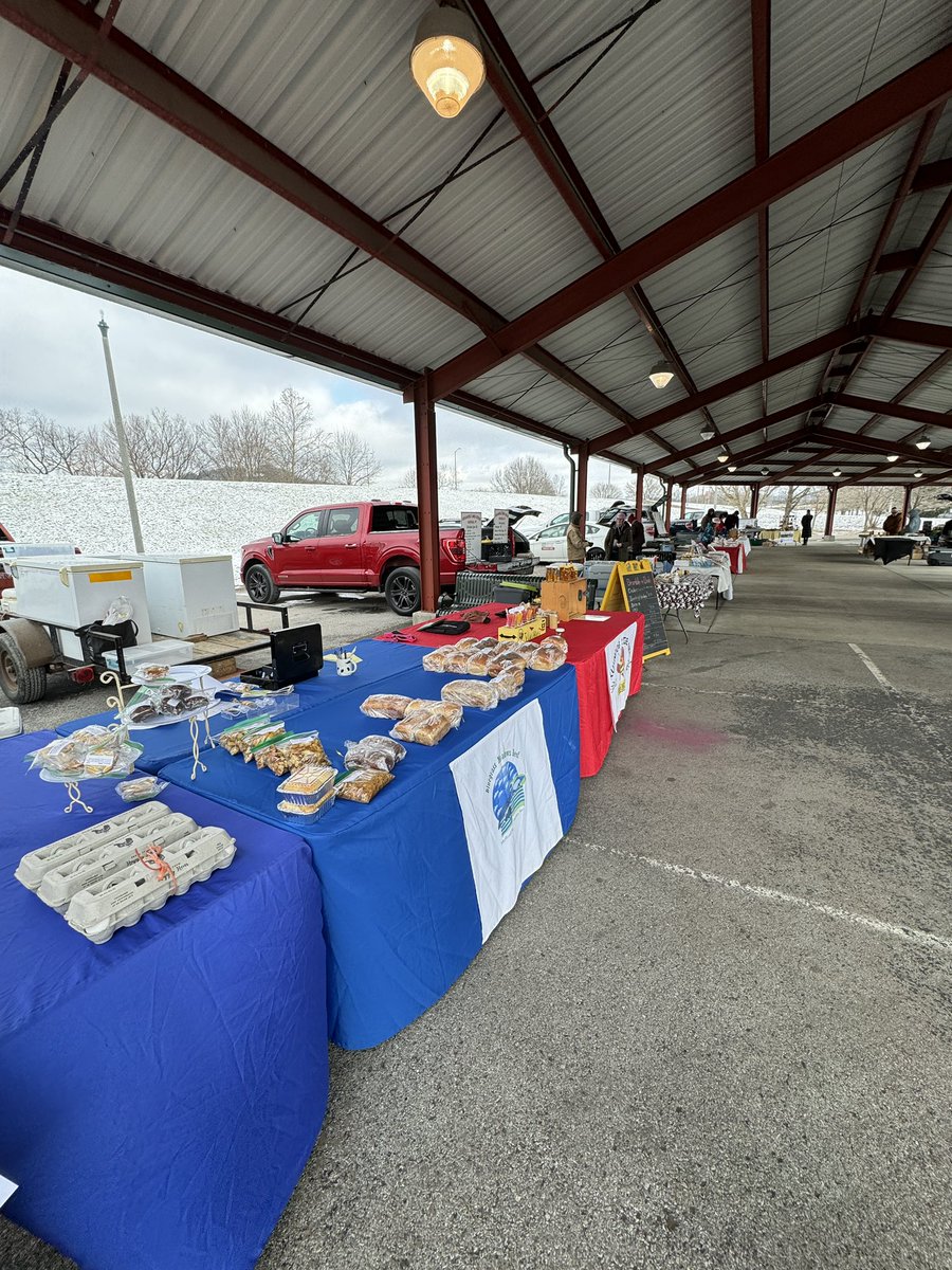 AlexisSmithKY's tweet photo. Farmers’ markets are still open for business! Here’s just a few items I picked up at my local winter market this morning. #SupportLocalFarms #KYProudFarmersMarket https://t.co/IwsGEfoQad