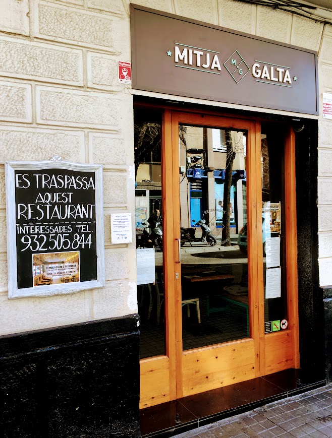 mitja_galta's tweet photo. ES TRASPASSA EL MITJAGALTA
INTERESSADES TEL. 932505844
Ens faria molta il·lu que algú continués una oferta gastronòmica al barri (igual, semblant o diferent) perquè us ho mereixeu. Si coneixeu a algú us ho agrairíem moltíssim. Si us plau feu córrer la veu.
Moltes gràcies!!! https://t.co/of7dKw9QRH