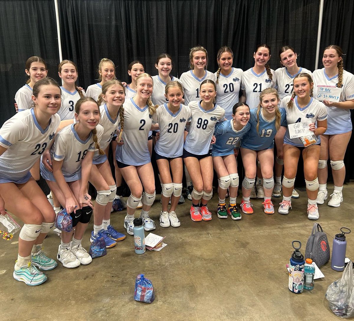 12 Navy went to go cheer on their sister team 16 Navy at Presidents Day STL. Rockwood Family 🫶