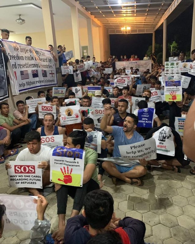 Assad_Hakimi's tweet photo. #End12YearsInLimbo_Indonesia
The Hazara refugees are exhausted so we can't be patient anymore.
@UNHCRThailand @UNHCRGeneva
@AlboMP https://t.co/Meqry2i02v