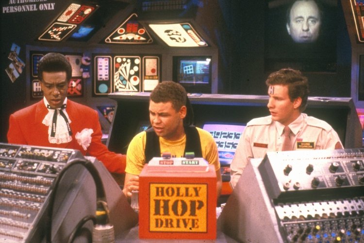 TheStarbug_club's tweet photo. The boys over the years. Oh, how we ❤ them! #RedDwarf36 https://t.co/cRsVL7PiHH