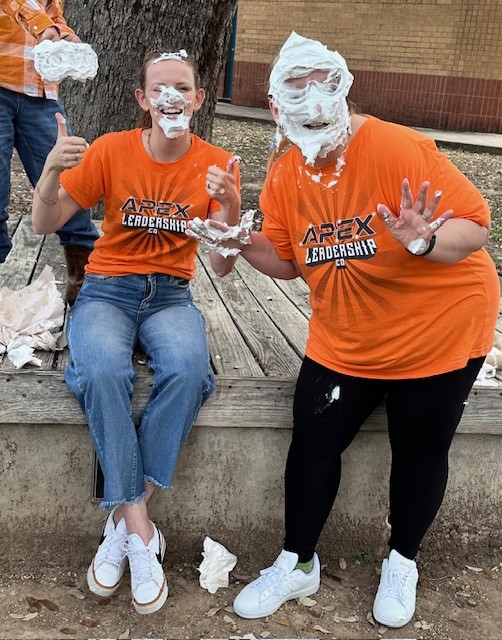 RedlandOaksES's tweet image. @RedlandOaksES 5th grade teachers Ms. Rutkowski &amp;amp; Ms. D&apos;Ambrosio challenged their Raccoons to $120 per lap in APEX pledges. Looks like the kiddos came through! This is what 49 shaving cream pies in the face look like! Way to 5th grade! 🦝 #neisd @NEISD