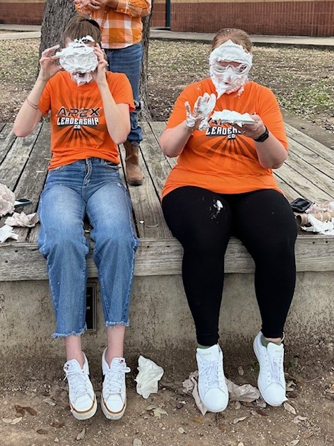 RedlandOaksES's tweet image. @RedlandOaksES 5th grade teachers Ms. Rutkowski &amp;amp; Ms. D&apos;Ambrosio challenged their Raccoons to $120 per lap in APEX pledges. Looks like the kiddos came through! This is what 49 shaving cream pies in the face look like! Way to 5th grade! 🦝 #neisd @NEISD