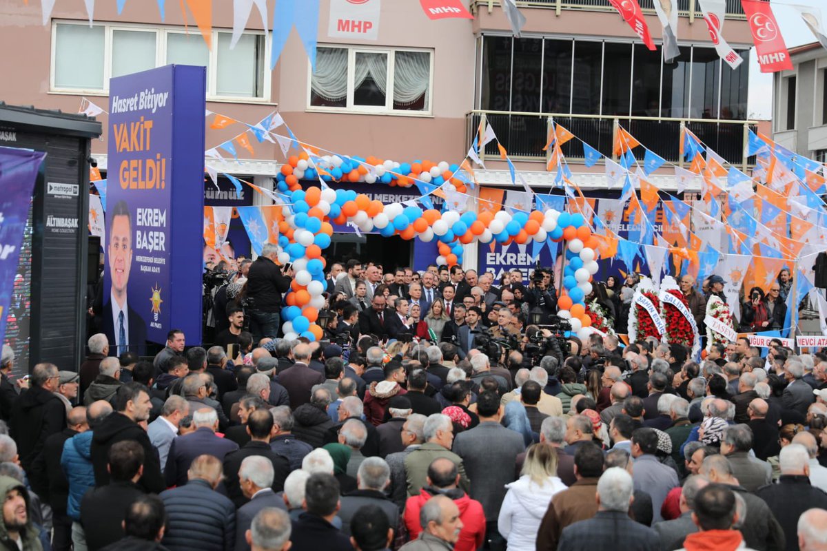 akmerkezefendi_'s tweet photo. Vakit geldi, hasret bitiyor...

Cumhur İttifakı Merkezefendi Seçim Koordinasyon Merkezimizin açılışını protokolümüzün ve çok değerli vatandaşlarımızın katılımıyla adeta bir miting havasında gerçekleştirdik.

Bu büyük şölenimize ve açılışımıza katılan herkese çok teşekkür ediyoruz https://t.co/IeW6fEpV7N
