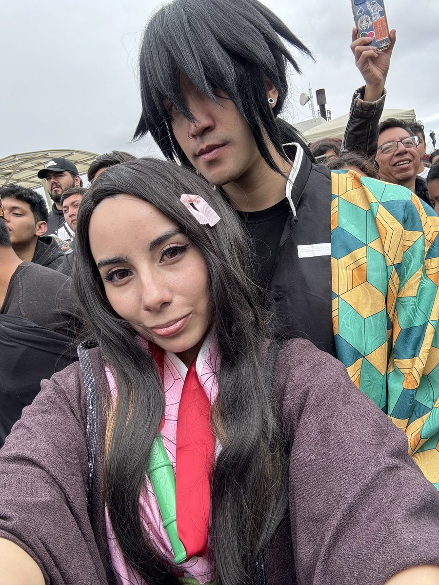 LukwerX's tweet photo. Soltaron a dos otakus 👽 al rato seguimos el cosplay de Tomioka en stream (que ya se los debía) https://t.co/yIQBoHFKHY