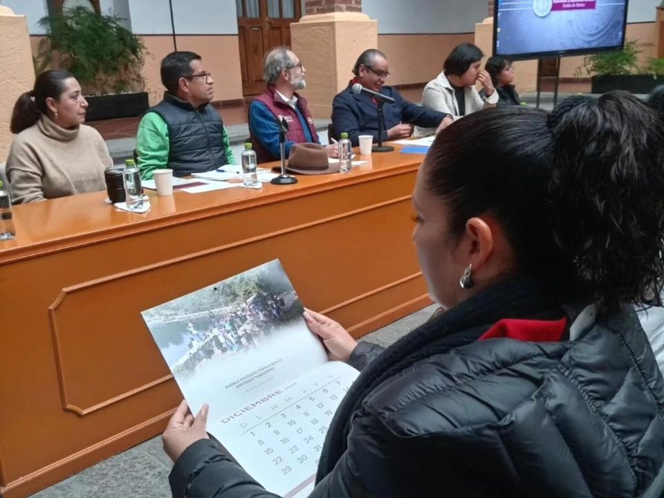 agua_edomex's tweet photo. El secretario del Agua, el Dr. @PMoctezumaB, participa en el Foro "Visiones de Cambio Climático y Crisis Hídrica" organizado por la Asamblea de Formadores Climáticos en la Biblioteca del Poder Legislativo del Estado de México.
#ElPoderDeServir https://t.co/v86xmF22iJ
