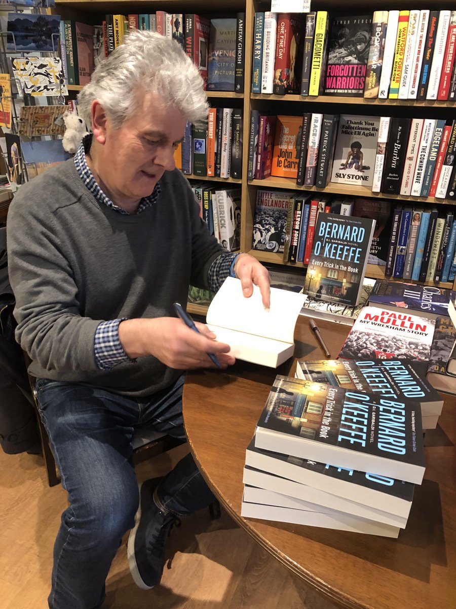 Thanks again to @BernardOKeeffe1 for coming in to sign more copies of his latest crime novel all set in Barnes - check the cover for your favourite bookshop!