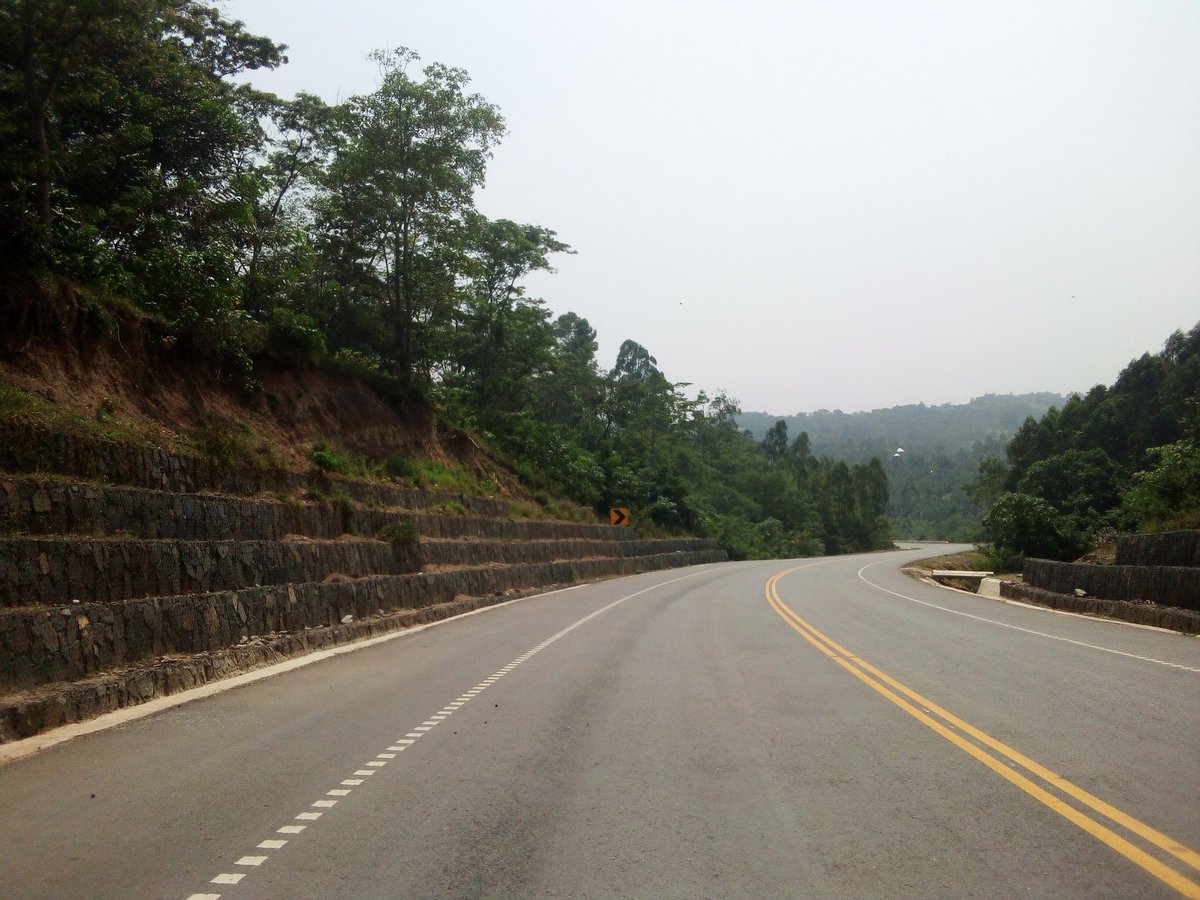 AkampaRugaba's tweet photo. @KakwenzaRukira @KagutaMuseveni @CHRISBARYOMUNS1 @KakwenzaRukira you must be nuts! You claim Kanungu has no tarmac Road. Well,this is Rukungiri-Kanungu Road. #GovtThatWorks @KagutaMuseveni #TovaKuMai 2026 @Kimkyeswa @FirstAfrican_ @davidbalinda14 @T_E_F_L_O_N https://t.co/GOMafk7FVq