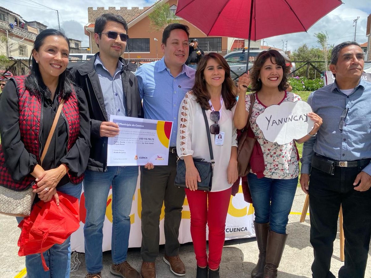 #ReciénGraduados 🧑🏽‍🎓👩‍🎓

🚨 Cumplo propuesta 3️⃣8️⃣✅

En todo contrato de calles OBLIGATORIO:

➡️Contratar un profesional hasta un año de graduado, así generamos muchas oportunidades a los jóvenes 

➡️Contratar al menos 2 obreros registrados en la “Casa del Obrero Municipal”, donde