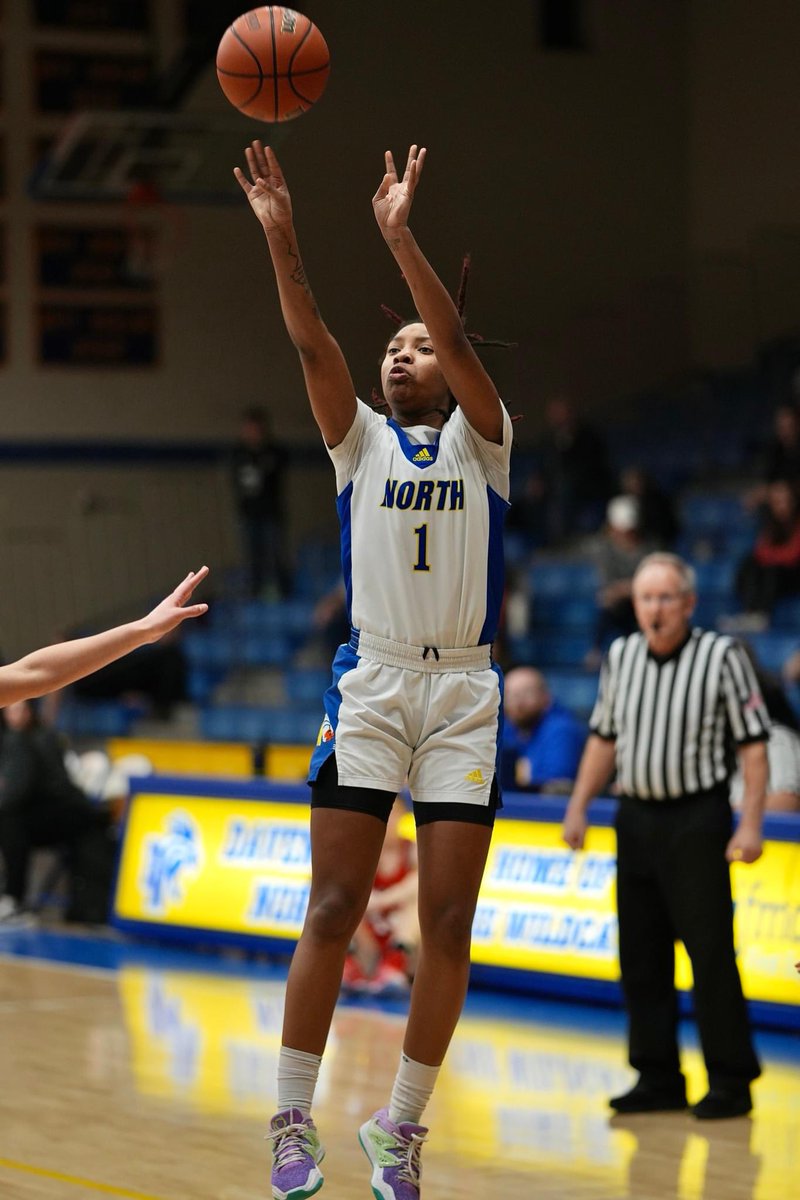 GAME DAY! First postseason game is tonight against Cedar Rapids Jefferson at North! Game starts at 7 and tickets must be bought online. Use the link to purchase tickets and come pack the gym and cheer on the girls!! 

tickets.gobound.com/tickets/events…