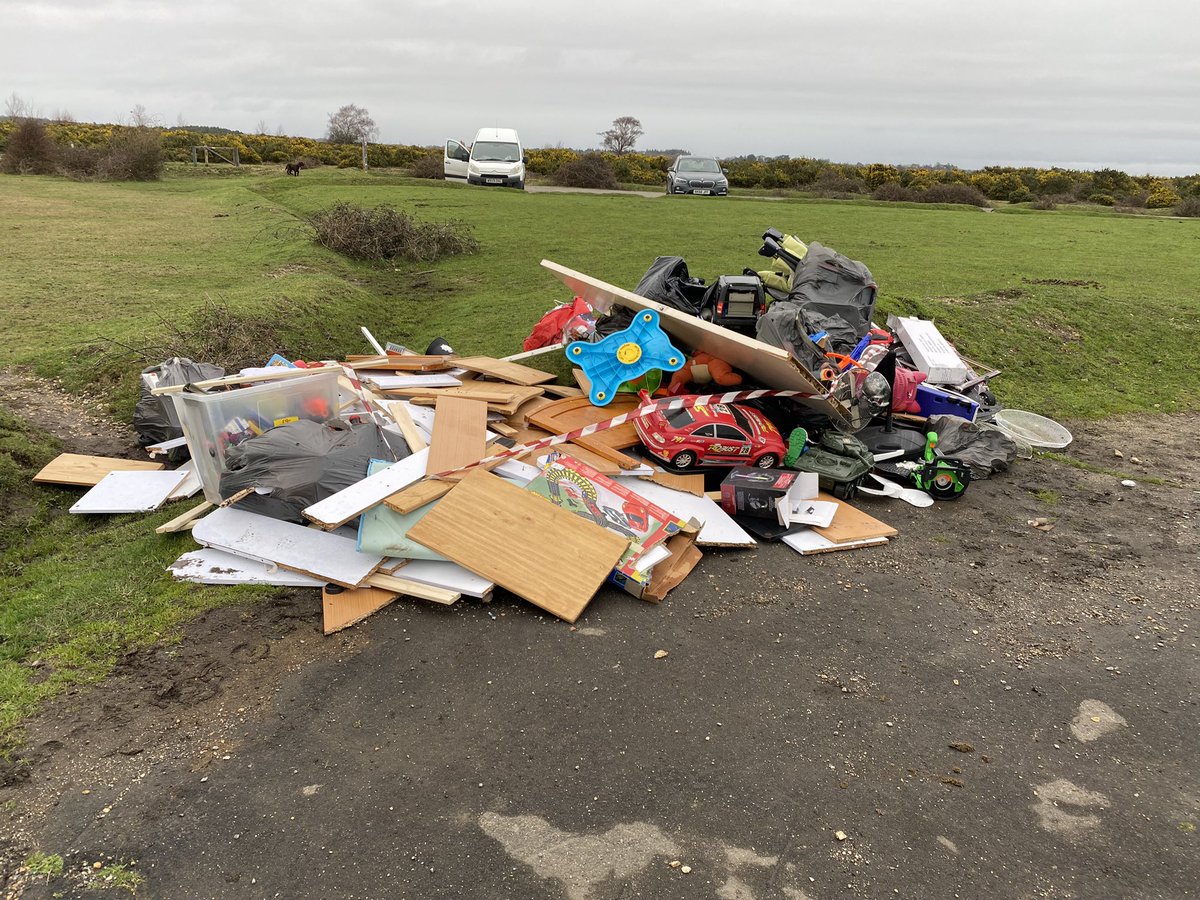 ExploraNeedham's tweet image. I am so lucky to live in a The New Forest and am careful to leave only footprints.
Shame not everyone feels the same way.
#flytippimgfucktard #hopeyourdickfallsoff