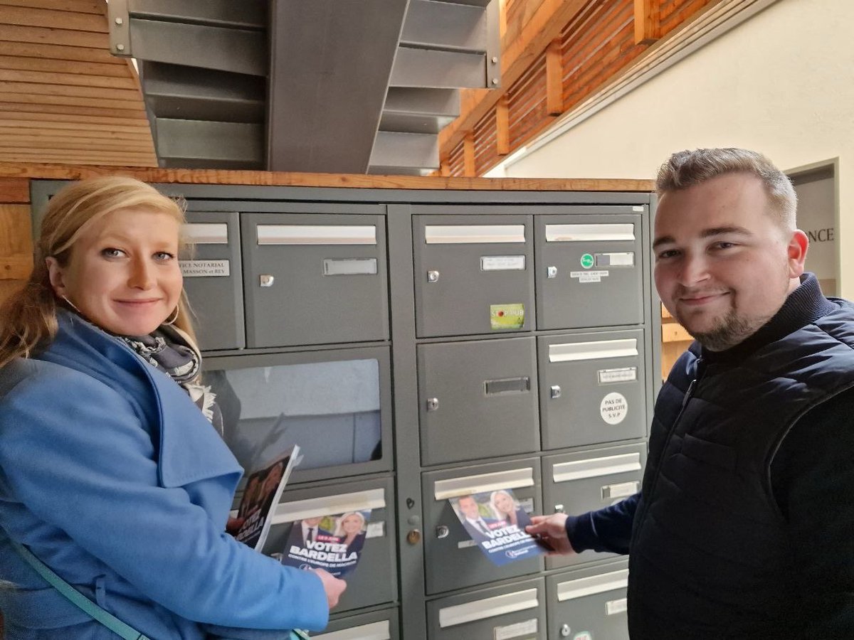 M_Dauchy's tweet photo. 📮La mobilisation continue avec le boîtage et le porte-à-porte sur la commune d’#Ugine.
🤝🏻 De belles rencontres et des échanges constructifs 😉
🗳️Le 9 juin : 1 seul tour, 1 seul vote pour faire gagner la liste menée par @J_Bardella 🚀
#VivementLe9Juin https://t.co/mt0AdlODAF