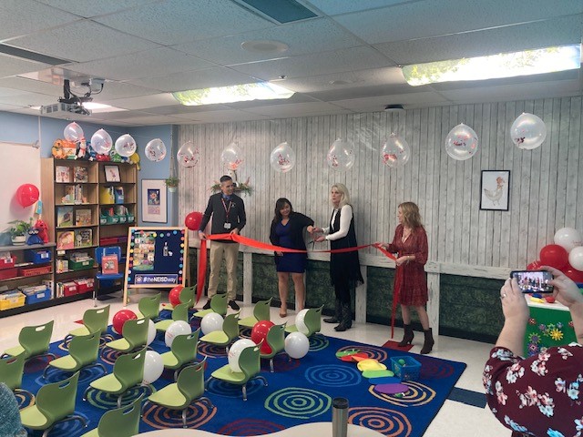 RedlandOaksES's tweet image. The Early Childhood Library @RedlandOaksES is officially open. A HUGE thank you to @RedlandOaksES Librarian Shannon Perkins whose energy and love for learning brought it life. Check out this child friendly space.🦝
