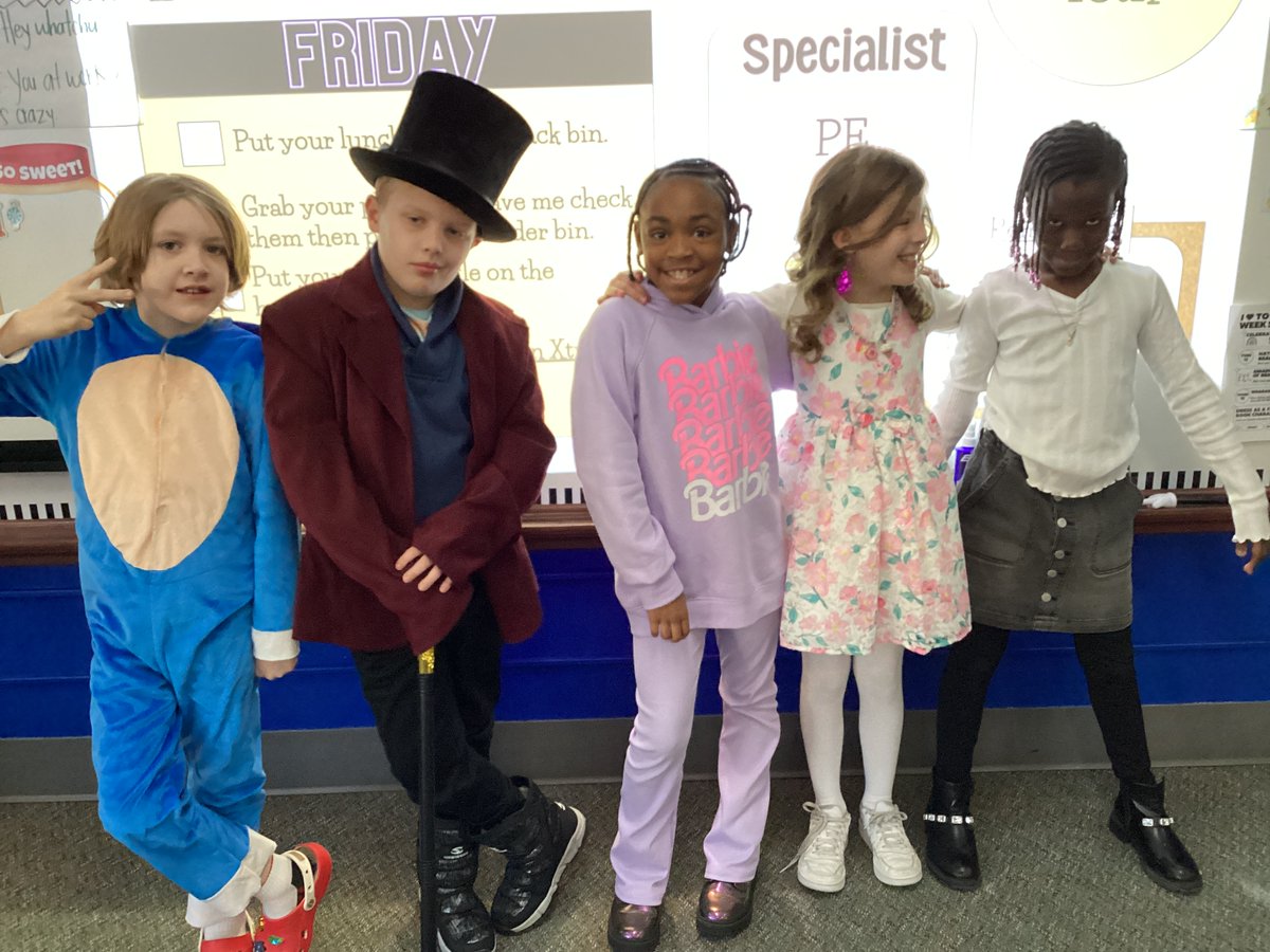 AliceSmith270's tweet photo. We ended our "I ❤️ to Read" Week strong where we dressed up as our favorite book characters.  It put a smile on everyone's faces seeing Wizards from Hogwarts, superheros, &amp; people in pink in the hallways https://t.co/I9WGTPBdi3