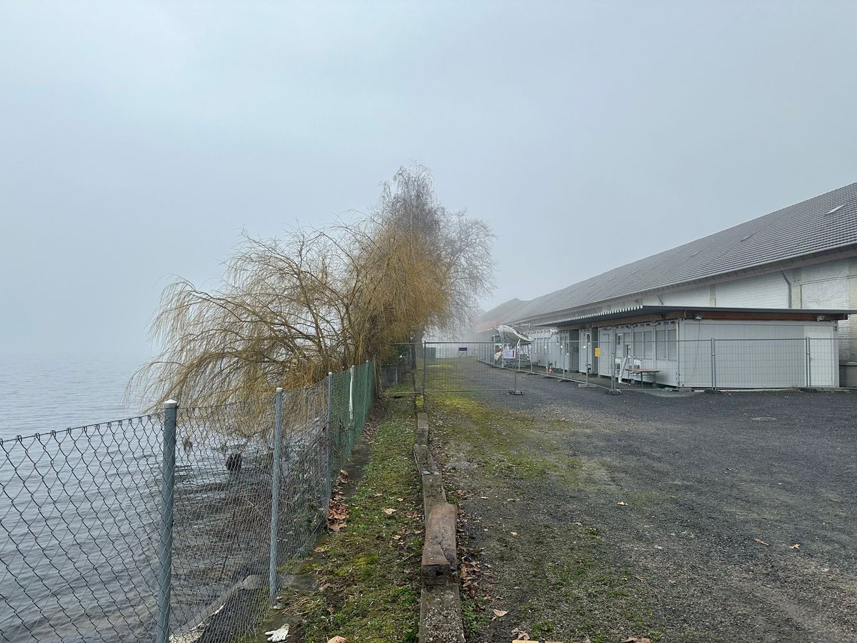 UferiniNein's tweet photo. In Uetikon am See wird es 900 Meter Seezugang für die Bevölkerung geben. In Küsnacht gibt es bereits heute viele Zugangspunkte. Die bestehenden Zugänge sollen aufgewertet und verbessert werden- dafür braucht es keine teure Uferinitiative.

#züriseegnüsse
#uferinitiativenein https://t.co/mDZIpUUGpx