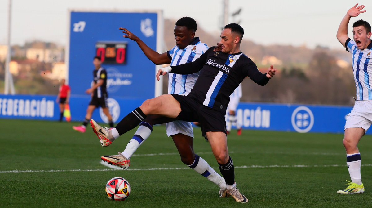 CESabadell's tweet photo. ⏱ 45’ | 0-1 | #RealBSabadell

⏸️ DESCANS a Zubieta!

Bona primera meitat del @CESabadell recompensada amb el gol de @VladysKopotun 

🔥 Endavant, equip!

#EscollimElSabadell https://t.co/inyabf09vW