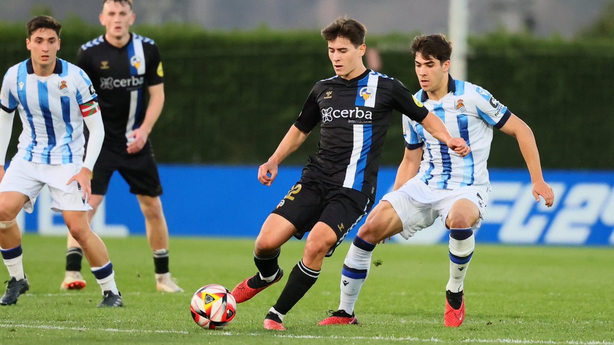 CESabadell's tweet photo. ⏱ 45’ | 0-1 | #RealBSabadell

⏸️ DESCANS a Zubieta!

Bona primera meitat del @CESabadell recompensada amb el gol de @VladysKopotun 

🔥 Endavant, equip!

#EscollimElSabadell https://t.co/inyabf09vW