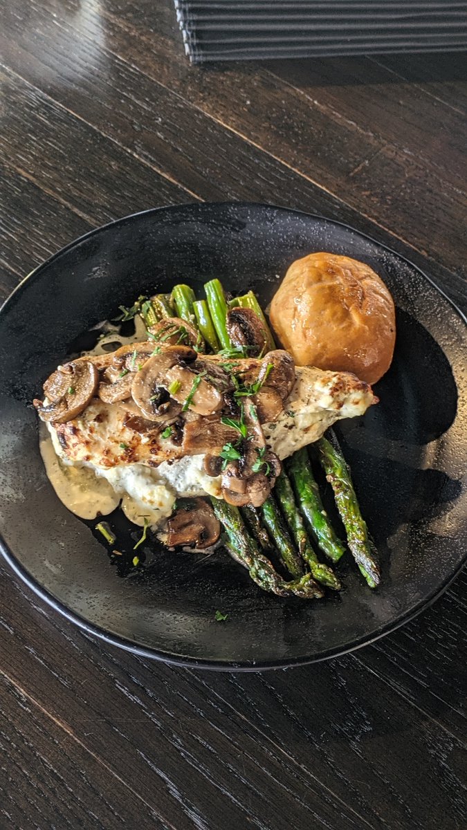 fullpintbeerpgh's tweet photo. Today at the #FullPintBeer outpost we have two limited specials - Chicken Bacon Ranch sandwich and "Chicken Dinner" (stuffed chicken with asparagus).  Both are great with a FULL PINT LIGHT lager or White Lightning Belgian White! https://t.co/Bs2HmeJZNX