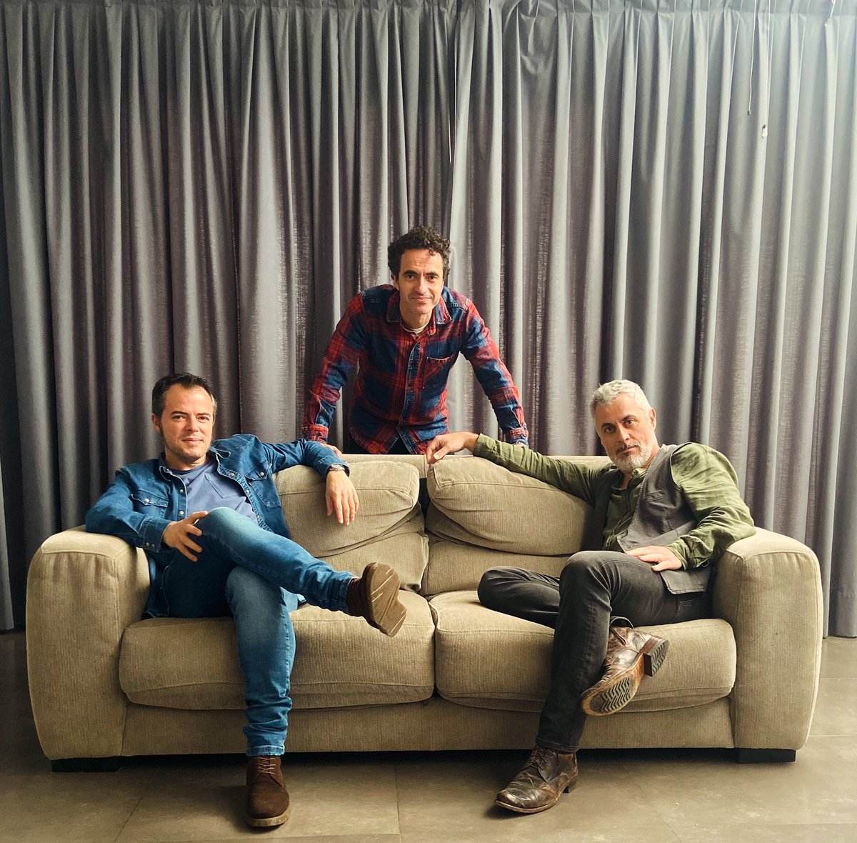 Hola!  Vos volem anunciar que el proper mes de maig treurem nou disc!!! 🔥🔥Sabeu? Aquest any esteim d’aniversari!!! 🎂 Fa vint anys del nostre àlbum debut, “Illenc” (2004) i  en l’any d’aquesta efemèride publicarem ja el desè 🔟🤘🏻🤘🏻
Estam molt emocionats!!! Salut!