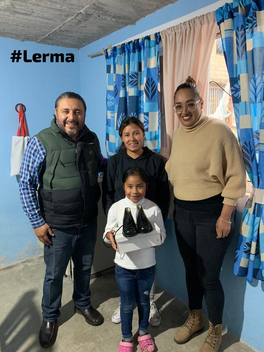 interteban's tweet photo. Siempre que puedas ayudar a los demás, hazlo con el corazón, es un buen ejercicio.

En el bello Municipio de #Lerma @Cinthia74479372 entregamos zapatos ortopedicos a niñ@s y saludamos a los padres de familia que asistieron.

Gracias Colibrí A.C 

Bendecido y lluvioso día 🤗🙏 https://t.co/P5Rd00ImvA