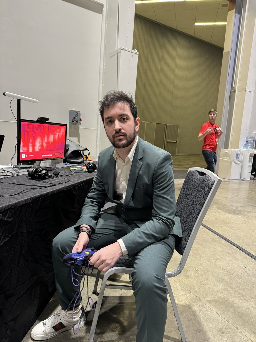 POV : Tu dois aller aux streamers awards mais tu dois aussi commenter Mario qui se bat avec Pikachu.... 
(Cravate dans mon sac j'suis au max)
