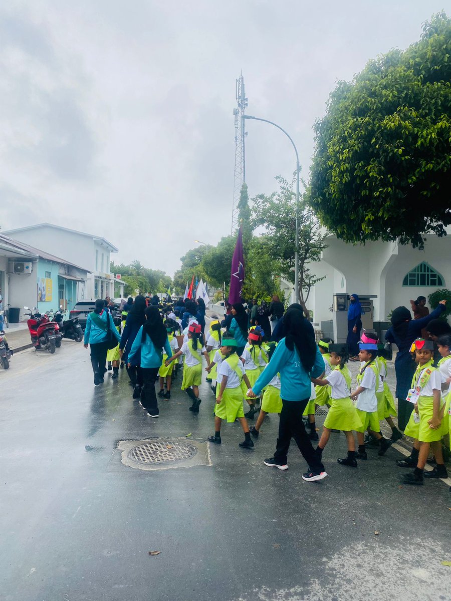 It is heartwarming to see our little stars  enjoying the road trip, while Gan police officers ensured their safety and managed traffic flow.