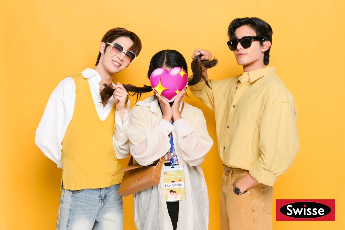 p_kt_jaaa's tweet photo. 💌✨️ไดอารี่พี่เคที่กับ #JamesSu และ  #netsiraphop

วันนี้เมื่อปีที่แล้ว (18.02.23) เราตัดสินใจลงงานไพรเวทงานนึงมาหาน้องเจมส์โดยเฉพาะ ตอนนั้นคือพึ่งรู้จักน้องใหม่ๆ แล้วก็ยังไม่แน่ใจว่าจะมาเป็นแฟนคลับน้องดีมั้ย เลยอยากเจอน้องใกล้ๆอยากลองคุยกับน้องดู 

วันนั้นเราสนุกมากๆ ได้เป็นลัคกี้แฟนขึ้นไปเล่นเกมบนเวที ได้ของรางวัลเป็นตุ๊กตาแคร์แบร์จากน้องเจมส์ด้วย น้องตั้งชื่อให้ว่าน้องสตาร์ 💫 แล้วก็ได้รู้จักพี่ๆหลายคนจากงานนั้นเลย 

งานวันนั้นมีกิจกรรมให้ dinner กับน้องๆด้วย เราได้นั่งโต๊ะฝั่งเดียวกับเน็ต แล้วนั่นก็คือจุดเริ่มต้นของการโดนพิเน็ตตกอีกคน 🥰 เน็ตน่ารักมากกกกกกกกกอะ น่ารักจริงๆ เป็นดาราที่เรารู้สึกว่าเฟรนด์ลี่ คุยเก่ง แล้วก็ใส่ใจแฟนคลับแบบทั่วถึงจริงๆ ณ วันนั้นเราเป็นแฟนคลับหน้าใหม่มากๆ แต่น้องทรีตทุกคนแบบไม่ต่างกันเลย เราประทับใจจริงๆค่ะ

ส่วนเจมส์.. เราเขินเจมส์มาก ไม่กล้ามองหน้าเจมส์เลย จนเจมส์ทักว่าพี่พึ่งมาตามพวกผมใช่มั้ยครับ ผมขอบคุณที่พี่มารู้จักพวกผมนะ แล้วก็ขอบคุณที่เข้ามาให้ผมรู้จักพี่ด้วยนะครับ.......🥹 เราทัชกับประโยคนี้ของเจมส์มากๆ มันเป็นประโยคที่น่ารักโคตรๆ แล้วก็ meaningful สุดๆ หลังจากจบงานวันนั้นเราเลยตัดสินใจทันทีว่าจะเข้าด้อมนี้และจะเป็นพี่ๆของเน็ตเจมส์ตลอดไป 

ตอนนี้ก็ผ่านมา 1 ปีเต็มแล้ว อยากจะบอกว่า พี่ไม่เคยผิดหวังหรือเสียใจที่เลือกมาเป็นพี่ๆของพวกเธอเลยนะ @netsiraphop @Jamessu_w ขอบคุณที่น่ารักกับแฟนคลับทุกคนเสมอนะคะ

Love you mak mak ♡
พี่เคที่จ๋าของพวกเธอ