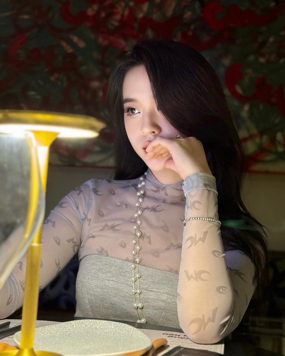 Người ta chỉ thích bóng cười. Còn em thì thích bóng người em yêu